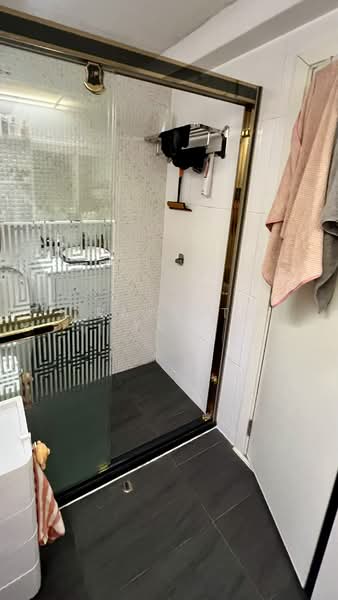 996B Buangkok Crescent, 996B Buangkok Crescent, 3 Bedrooms, 990 sqft, HDB Flat For Sale, by Rayant Yeo, 500122943 - Master Bathroom - PropertyGuru.com.sg