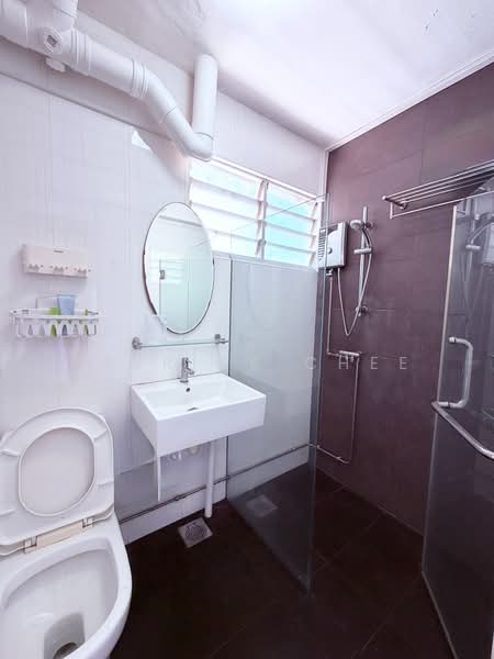 432 Tampines Street 41, 432 Tampines Street 41, 3 Bedrooms, 1,313 sqft, HDB Flat For Sale, by Patrick Chee, 500122948 - Bathroom - PropertyGuru.com.sg