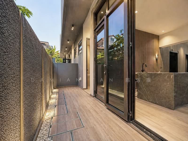 ⭐️ONLY BRAND NEW JUST TOP INTER TERRACE IN D10 | WITHIN 1KM TO HENRY PARK PRIMARY | NEAR MRT & MKT⭐️, Mount Sinai Road Grove Holland Jalan Kebaya Moonbeam Jelita Tenang Istimewa Maryland Ming Teck Greenleaf Sixth Haji Alias Namly Coronation Lim Tai See Allamanda Ampang Siantan Hua Guan Siantuan Lantana Lemon Lasia Lotus Lily Maple Cypress Fir Redwood, 5 Bedrooms, 4,574 sqft, Terraced House For Sale, by Damian Tan 陈係赈, 500122952 - Kitchen - PropertyGuru.com.sg