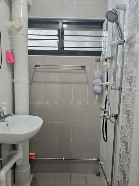 503 Bedok North Street 3, 503 Bedok North Street 3, 2 Bedrooms, 635 sqft, HDB Flat For Sale, by Mia Shee, 500122953 - Bathroom - PropertyGuru.com.sg