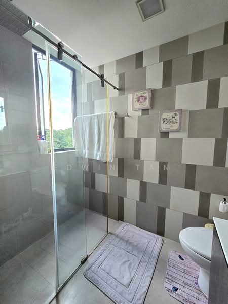 Foresque Residences, 107 Petir Road, Dairy Farm / Bukit Panjang / Choa Chu Kang, 3 Bedrooms, 1,238 sqft, Condominium For Sale, by Edwin Tan, 500122960 - Bathroom - PropertyGuru.com.sg