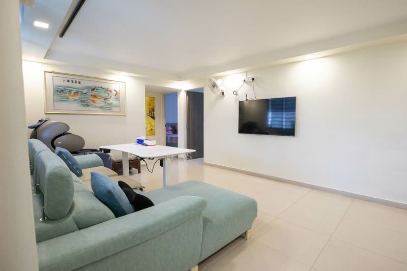 666 Yishun Avenue 4, 666 Yishun Avenue 4, 6 Bedrooms, 1,916 sqft, HDB Flat For Sale, by Marcus Chong, 500122966 - Living Room - PropertyGuru.com.sg