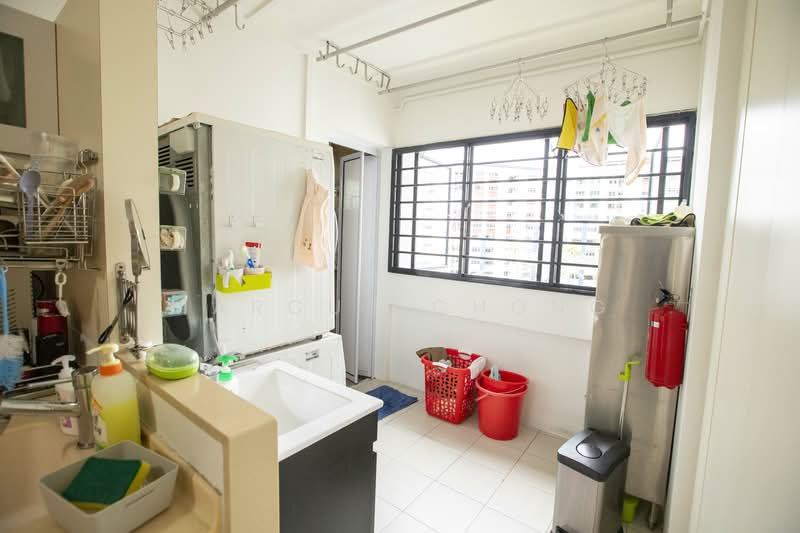 666 Yishun Avenue 4, 666 Yishun Avenue 4, 6 Bedrooms, 1,916 sqft, HDB Flat For Sale, by Marcus Chong, 500122966 - Service Yard with Toilet - PropertyGuru.com.sg