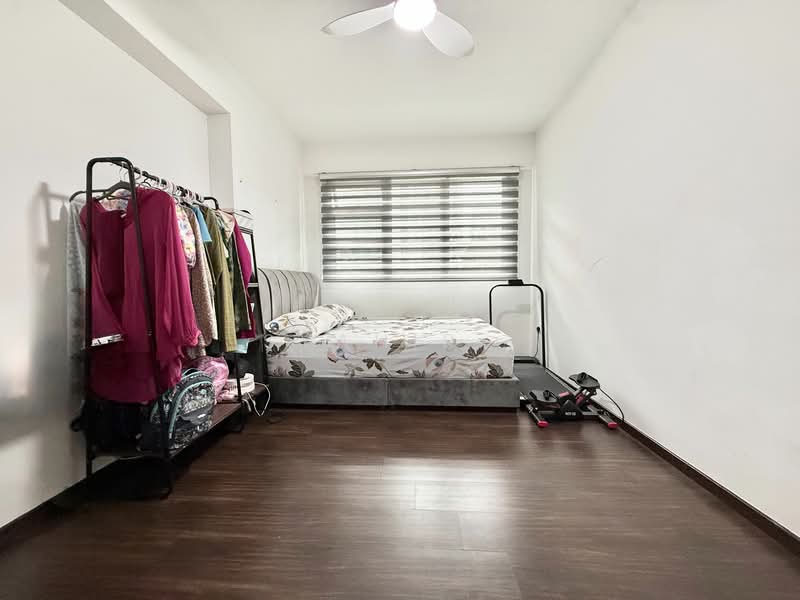 549A Segar Road, 549A Segar Road, 4 Bedrooms, 1,216 sqft, HDB Flat For Sale, by Syahir ., 500122968 - Bedroom - PropertyGuru.com.sg