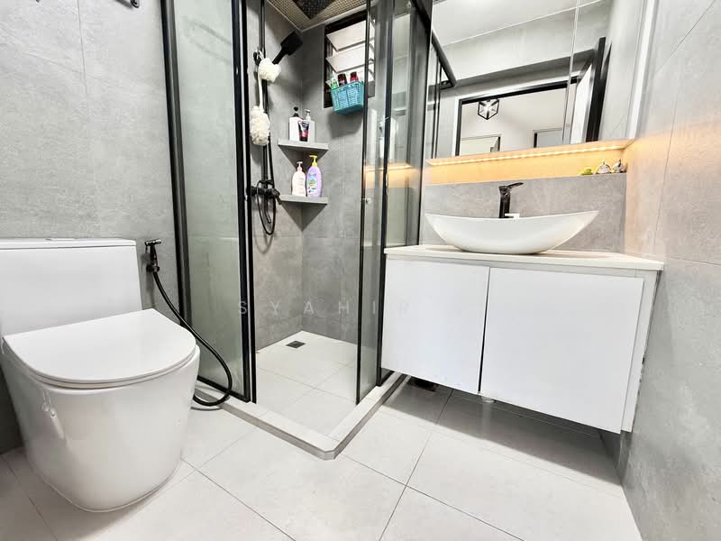 549A Segar Road, 549A Segar Road, 4 Bedrooms, 1,216 sqft, HDB Flat For Sale, by Syahir ., 500122968 - Bathroom - PropertyGuru.com.sg