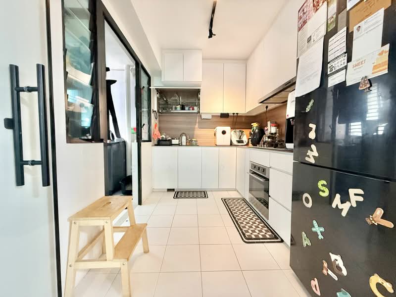 549A Segar Road, 549A Segar Road, 4 Bedrooms, 1,216 sqft, HDB Flat For Sale, by Syahir ., 500122968 - Kitchen - PropertyGuru.com.sg