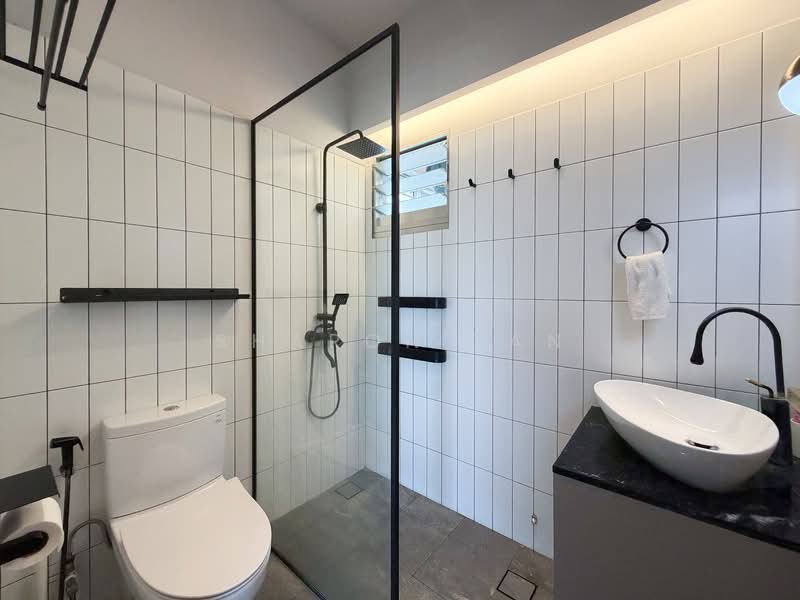 406B Northshore Drive, 406B Northshore Drive, 3 Bedrooms, 1,206 sqft, HDB Flat For Sale, by Sharon Tan, 500122970 - Common Bathroom - PropertyGuru.com.sg