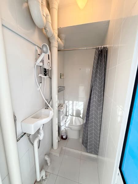 Cheap Bedroom @ Siglap MRT, , Room Rental, 90 sqft, Apartment For Rent, by Cindy Fu 付小姐, 500122979 - Bathroom - PropertyGuru.com.sg