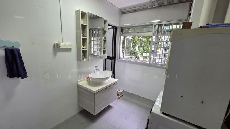 832 Woodlands Street 83, 832 Woodlands Street 83, 2 Bedrooms, 721 sqft, HDB Flat For Rent, by Chand Mahtani, 500122982 - Bathroom - PropertyGuru.com.sg