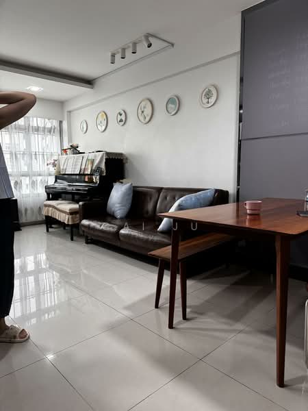 28 Ghim Moh Link, 28 Ghim Moh Link, 3 Bedrooms, 990 sqft, HDB Flat For Sale, by Cai Ju, 500122988 - Living Room - PropertyGuru.com.sg