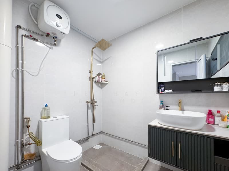 111 Pasir Ris Street 11, 111 Pasir Ris Street 11, 4 Bedrooms, 1,572 sqft, HDB Flat For Sale, by THE SHAFIQ AFFANDI, 500123001 - Ensuite Bathroom - PropertyGuru.com.sg