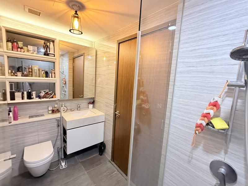Riverbank at Fernvale, Sengkang West Way/Fernvale, 3 Bedrooms, 1,012 sqft, Condominium For Sale, by Sandy Yong, 500123003 - Master Bathroom - PropertyGuru.com.sg