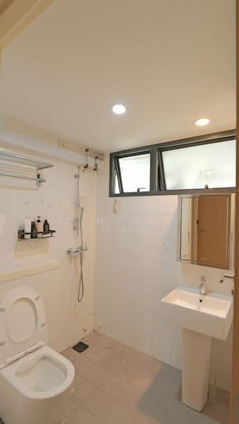 89 Dawson Road, 89 Dawson Road, 3 Bedrooms, 893 sqft, HDB Flat For Sale, by Cynthia Chan, 500123012 - Bathroom - PropertyGuru.com.sg