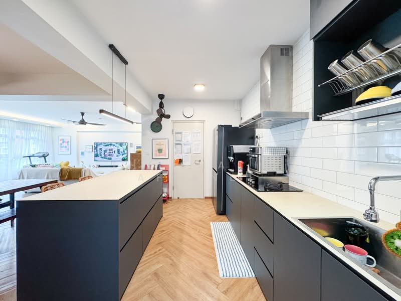 439B Bukit Batok West Avenue 8, 439B Bukit Batok West Avenue 8, 3 Bedrooms, 1,216 sqft, HDB Flat For Sale, by THE SHAFIQ AFFANDI, 500123015 - Kitchen - PropertyGuru.com.sg