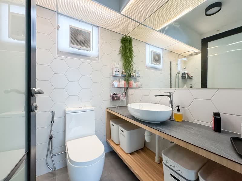 439B Bukit Batok West Avenue 8, 439B Bukit Batok West Avenue 8, 3 Bedrooms, 1,216 sqft, HDB Flat For Sale, by THE SHAFIQ AFFANDI, 500123015 - Ensuite Bathroom - PropertyGuru.com.sg