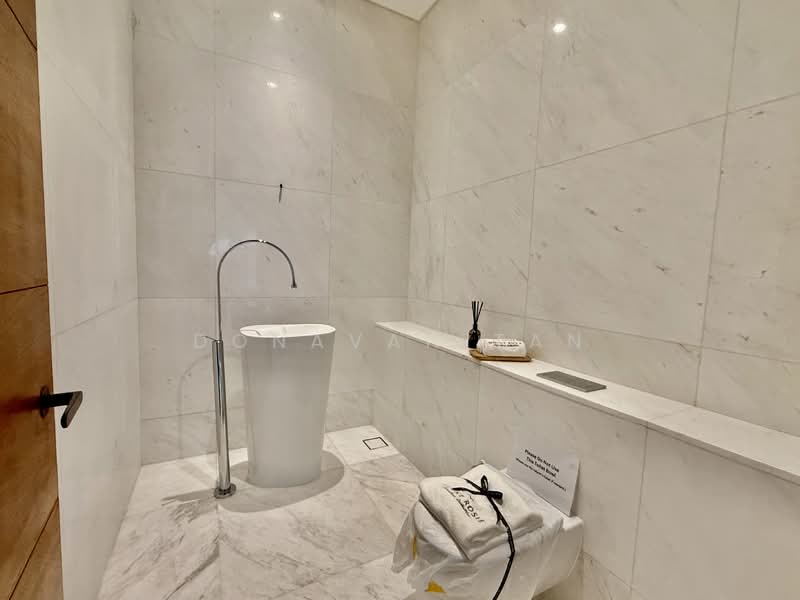 21 Mount Rosie, , 8 Bedrooms, 16,031 sqft, Detached House For Sale, by Donavan Tan, 500123019 - Bathroom - PropertyGuru.com.sg