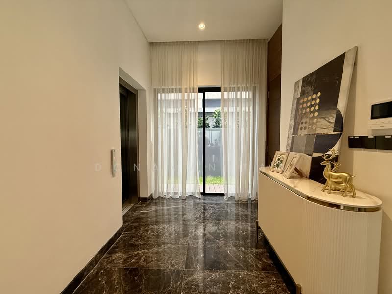 21 Mount Rosie, , 8 Bedrooms, 16,031 sqft, Detached House For Sale, by Donavan Tan, 500123019 - Entrance - PropertyGuru.com.sg