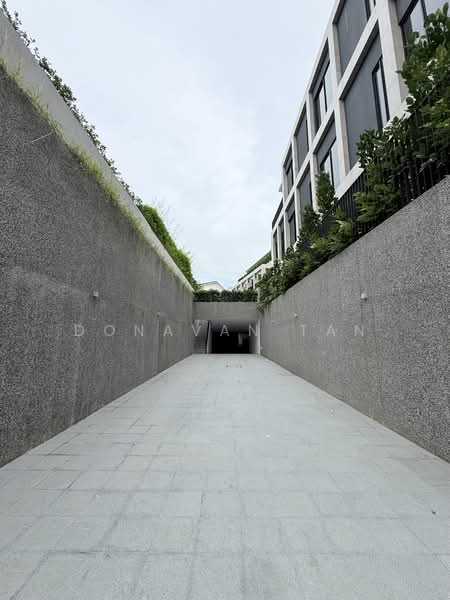 21 Mount Rosie, , 8 Bedrooms, 16,031 sqft, Detached House For Sale, by Donavan Tan, 500123019 - Exterior - PropertyGuru.com.sg