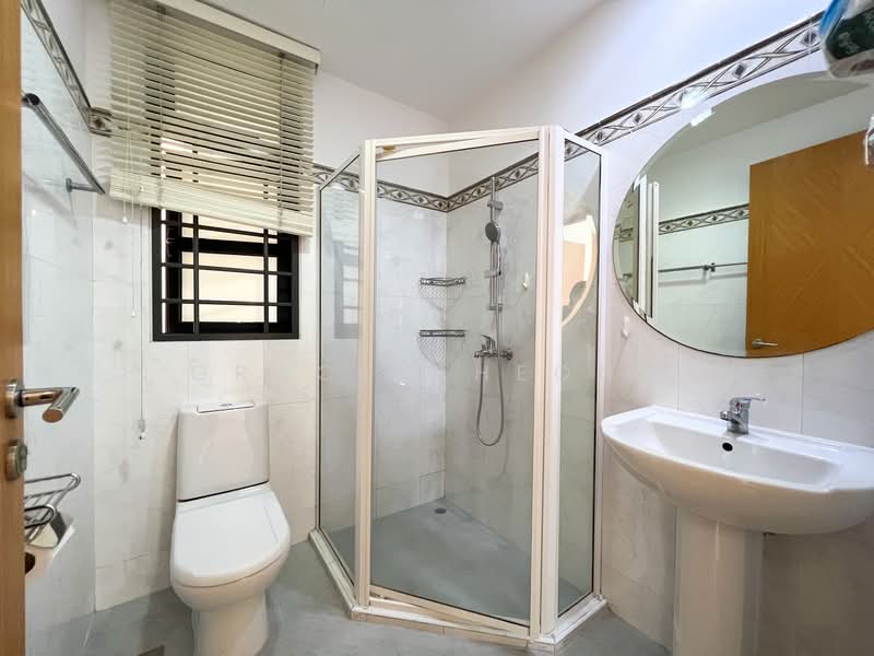 Haig Court, 152 Haig Road, 4 Bedrooms, 1,550 sqft, Condominium For Rent, by Grace Cheong, 500123021 - Common Bathroom - PropertyGuru.com.sg