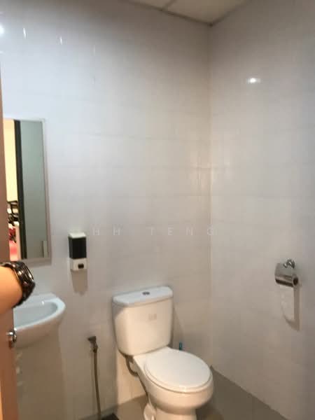 Redhill Forum, 16 Jalan Kilang Timor, 1,335 sqft, Light Industrial (B1) For Sale, by HH Teng, 500123029 - Bathroom - CommercialGuru.com.sg