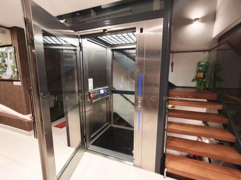 Avant Parc, Wak Hassan Place, 6 Bedrooms, 5,576 sqft, Terraced House For Sale, by Charlyene Choo 朱慧玲, 500123030 - Lift - PropertyGuru.com.sg