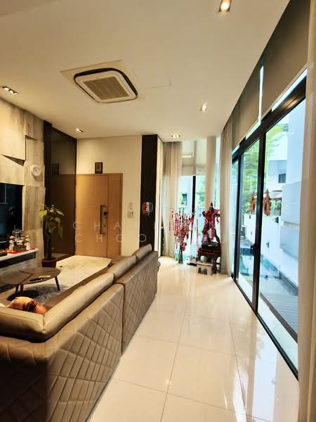For Sale - Avant Parc