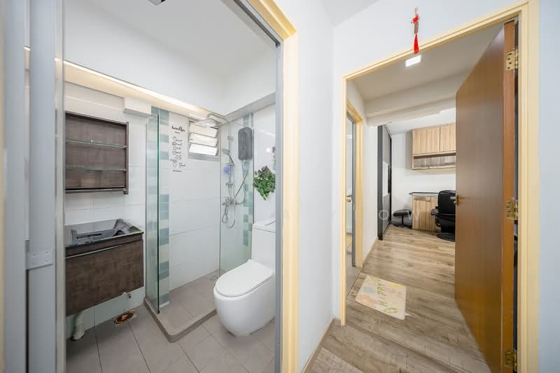 440A Fernvale Link, 440A Fernvale Link, 3 Bedrooms, 990 sqft, HDB Flat For Sale, by Susanna Yeow, 500123038 - Bathroom - PropertyGuru.com.sg