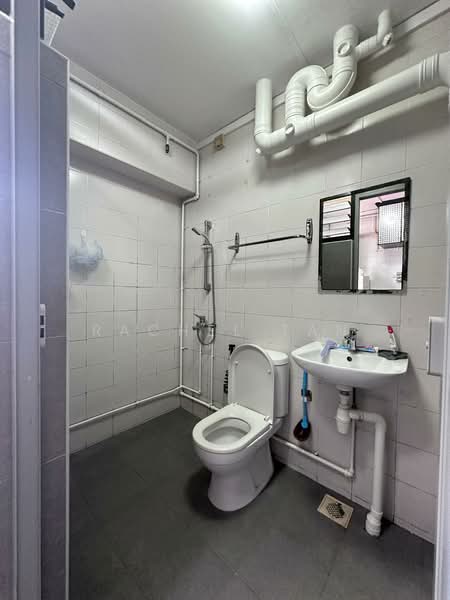 525 Jelapang Road, 525 Jelapang Road, 3 Bedrooms, 1,098 sqft, HDB Flat For Sale, by Rachel Tan, 500123040 - Bathroom - PropertyGuru.com.sg