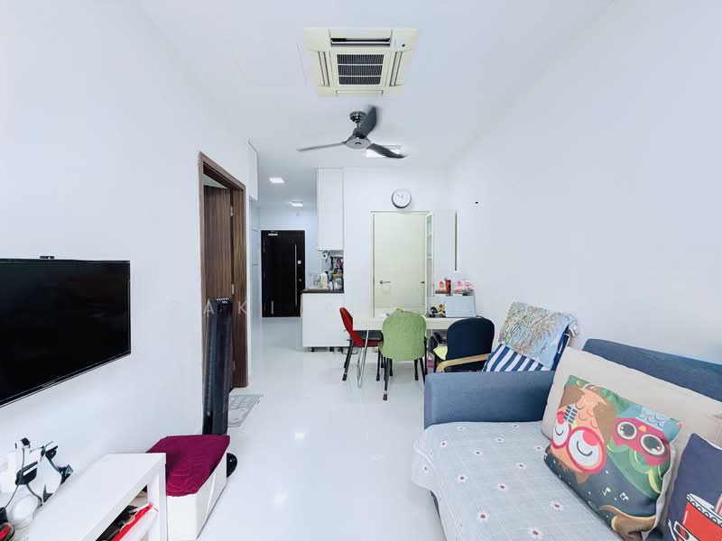 Parc Rosewood, 71 Rosewood Drive, 2 Bedrooms, 581 sqft, Condominium For Sale, by Zaki Affandi, 500123045 - Living Room - PropertyGuru.com.sg