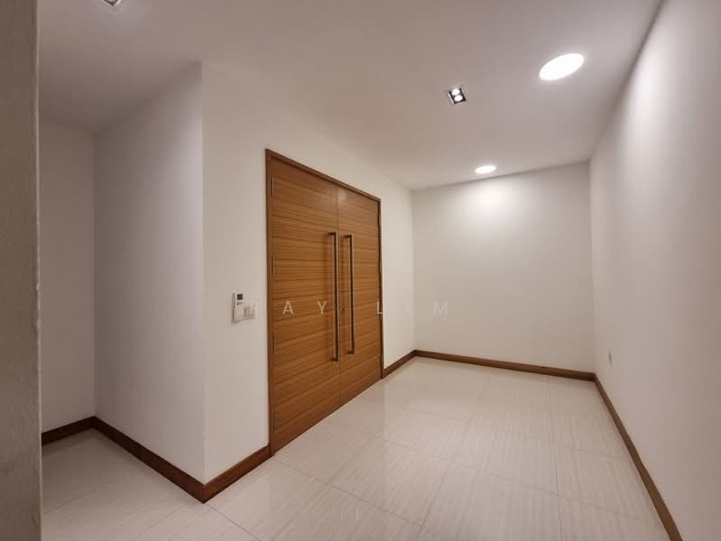 Woodhaven, 71 Woodgrove Avenue, 4 Bedrooms, 3,358 sqft, Condominium For Sale, by Ray Lim, 500123049 - Entrance - PropertyGuru.com.sg