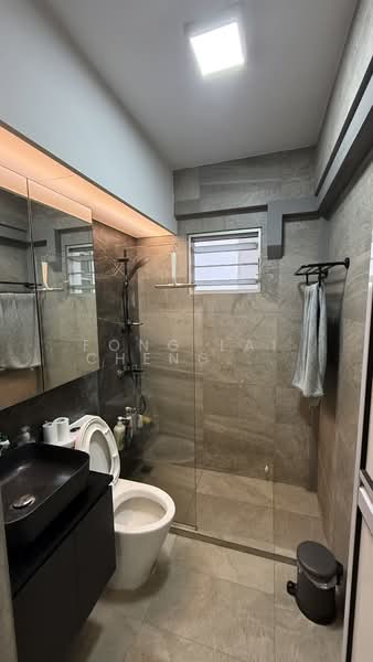 450C Sengkang West Way, 450C Sengkang West Way, 2 Bedrooms, 721 sqft, HDB Flat For Sale, by Fong Lai Cheng Jasmine, 500123053 - Master Ensuite - PropertyGuru.com.sg