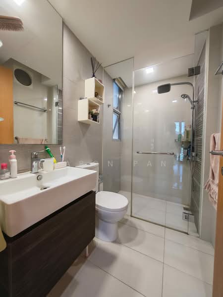 Prive, 31 Punggol Field, 3 Bedrooms, 1,130 sqft, Executive Condominium For Rent, by Aaron Pan, 500123066 - Bathroom - PropertyGuru.com.sg