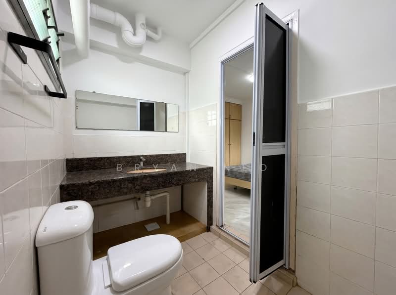268 Toh Guan Road, 268 Toh Guan Road, 3 Bedrooms, 1,098 sqft, HDB Flat For Rent, by Bryan Neo, 500123067 - Bathroom - PropertyGuru.com.sg