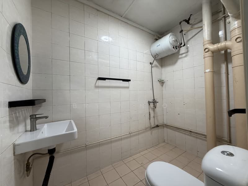 268 Toh Guan Road, 268 Toh Guan Road, 3 Bedrooms, 1,098 sqft, HDB Flat For Rent, by Bryan Neo, 500123067 - Bathroom - PropertyGuru.com.sg