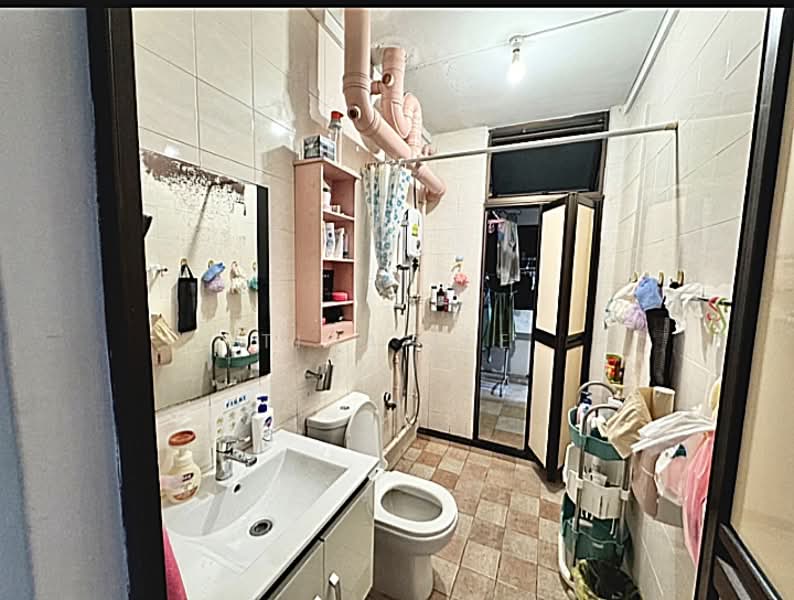 732 Woodlands Circle, 732 Woodlands Circle, 4 Bedrooms, 1,302 sqft, HDB Flat For Rent, by Tina Lee, 500123077 - Bathroom - PropertyGuru.com.sg
