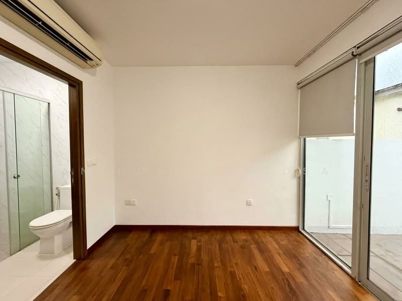 Loft @ Nathan, 31 Nathan Road, 2 Bedrooms, 990 sqft, Condominium For Sale, by Anthony Sentosa, 500123090 - Bathroom - PropertyGuru.com.sg