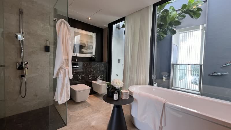 Cape Royale, 17 Cove Way, 3 Bedrooms, 3,391 sqft, Condominium For Sale, by Henson Pang, 500123091 - Bathroom - PropertyGuru.com.sg