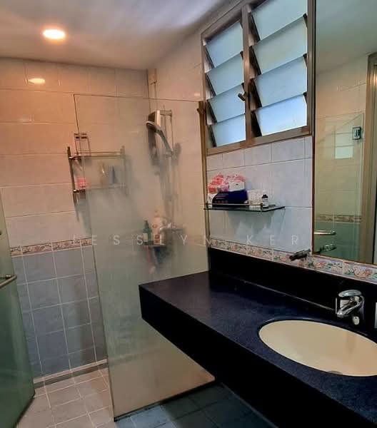 48 Strathmore Avenue, 48 Strathmore Avenue, 3 Bedrooms, 1,184 sqft, HDB Flat For Sale, by Jesslyn Ker, 500123104 - Bathroom - PropertyGuru.com.sg