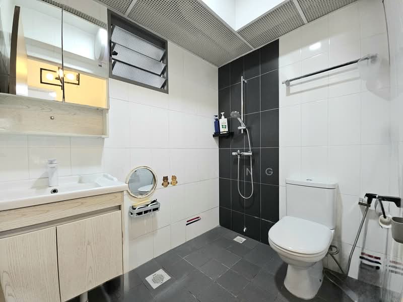 315B Punggol Way, 315B Punggol Way, 3 Bedrooms, 1,001 sqft, HDB Flat For Sale, by Darran Ng, 500123109 - Bathroom - PropertyGuru.com.sg