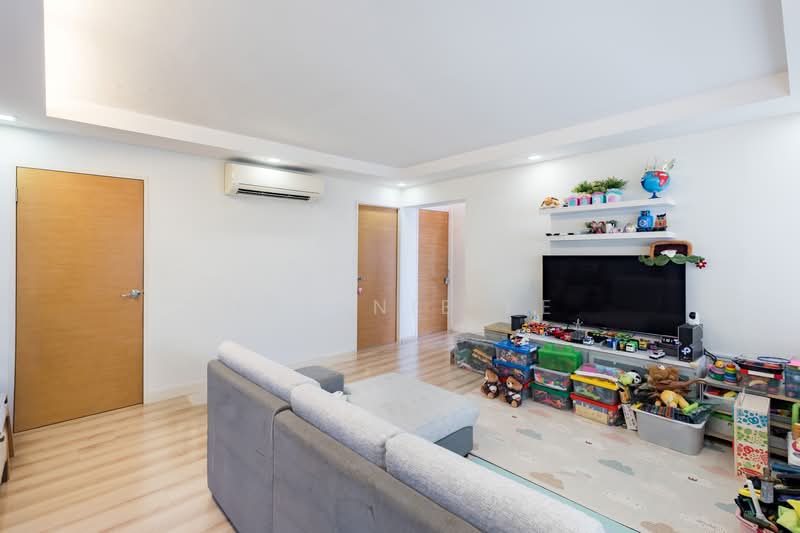 338 Tampines Street 33, 338 Tampines Street 33, 3 Bedrooms, 1,152 sqft, HDB Flat For Sale, by Queenie Ke, 500123123 - Living Room - PropertyGuru.com.sg