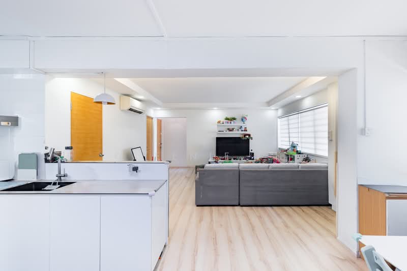 338 Tampines Street 33, 338 Tampines Street 33, 3 Bedrooms, 1,152 sqft, HDB Flat For Sale, by Queenie Ke, 500123123 - Living Room - PropertyGuru.com.sg