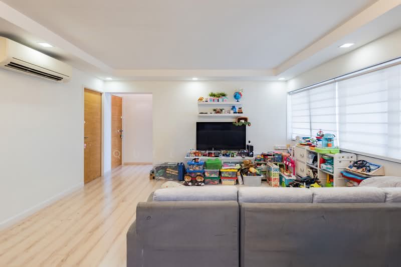 338 Tampines Street 33, 338 Tampines Street 33, 3 Bedrooms, 1,152 sqft, HDB Flat For Sale, by Queenie Ke, 500123123 - Living Room - PropertyGuru.com.sg