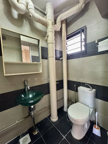 19 Cantonment Close, 19 Cantonment Close, 3 Bedrooms, 968 sqft, HDB Flat For Rent, by Jeremy Tan, 500123132 - Bathroom - PropertyGuru.com.sg