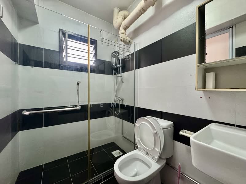 19 Cantonment Close, 19 Cantonment Close, 3 Bedrooms, 968 sqft, HDB Flat For Rent, by Jeremy Tan, 500123132 - Bathroom - PropertyGuru.com.sg