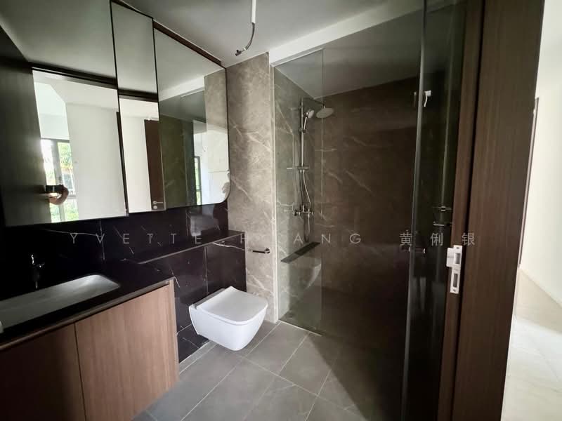 The Watergardens at Canberra, 37 Canberra Drive, 4 Bedrooms, 1,302 sqft, Condominium For Sale, by Yvette Huang 黄俐银, 500123135 - Bathroom - PropertyGuru.com.sg