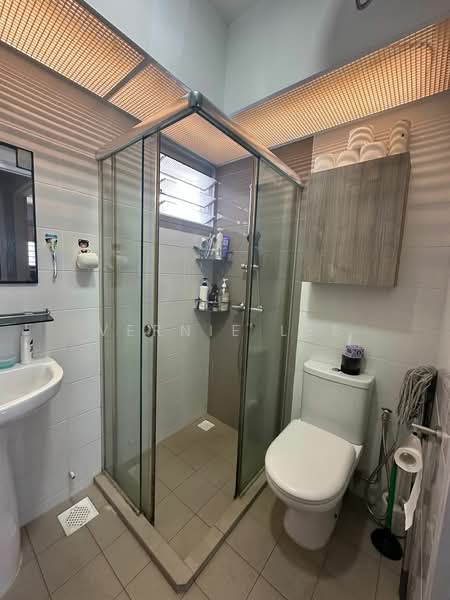 220B Sumang Lane, 220B Sumang Lane, 2 Bedrooms, 732 sqft, HDB Flat For Sale, by Vernie Lee, 500123142 - Bathroom - PropertyGuru.com.sg
