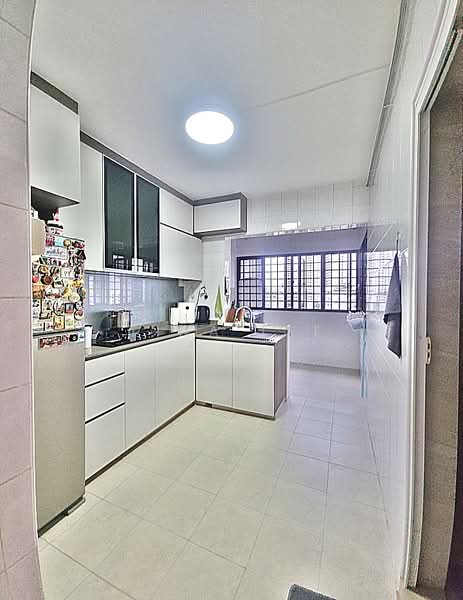 122 Lorong 2 Toa Payoh, 122 Lorong 2 Toa Payoh, 3 Bedrooms, 1,076 sqft, HDB Flat For Sale, by Tina Lee, 500123144 - Kitchen - PropertyGuru.com.sg