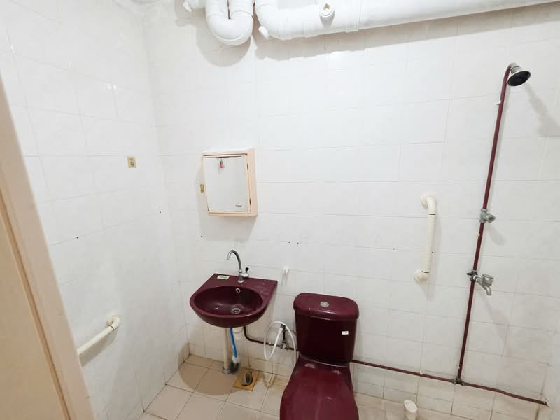354 Kang Ching Road, 354 Kang Ching Road, 3 Bedrooms, 1,097 sqft, HDB Flat For Sale, by Rozi Faith Naser, 500123159 - Bathroom - PropertyGuru.com.sg