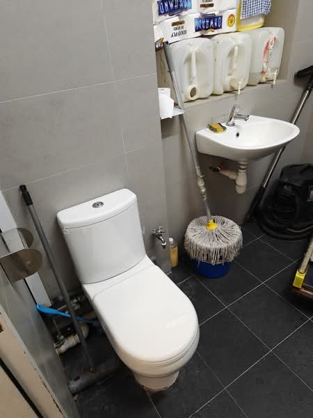 Mapex, 37 Jalan Pemimpin, 1,647 sqft, Light Industrial (B1) For Sale, by Serene Goh, 500123162 - Bathroom - CommercialGuru.com.sg