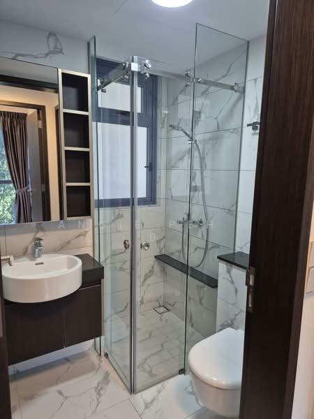 Wilshire Residences, 30 Farrer Road, 2 Bedrooms, 646 sqft, Condominium For Rent, by ANGIE PEH S B, 500123163 - Bathroom - PropertyGuru.com.sg